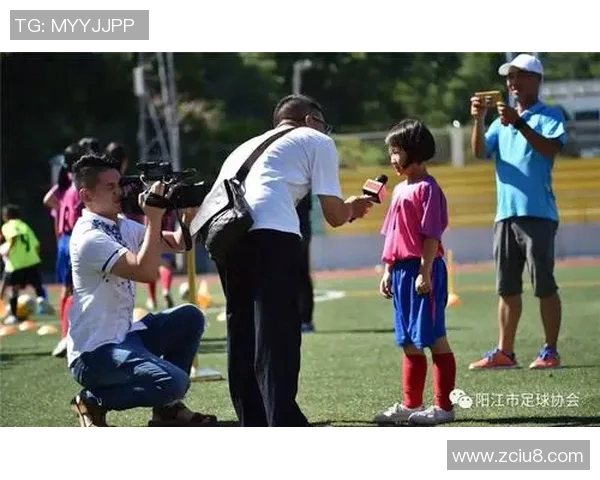 假扮足球明星视频连线挑战赛引发热潮网友纷纷参与互动乐趣无穷 假扮足球明星视频连线挑战赛引发热潮网友纷纷参与互动乐趣无穷