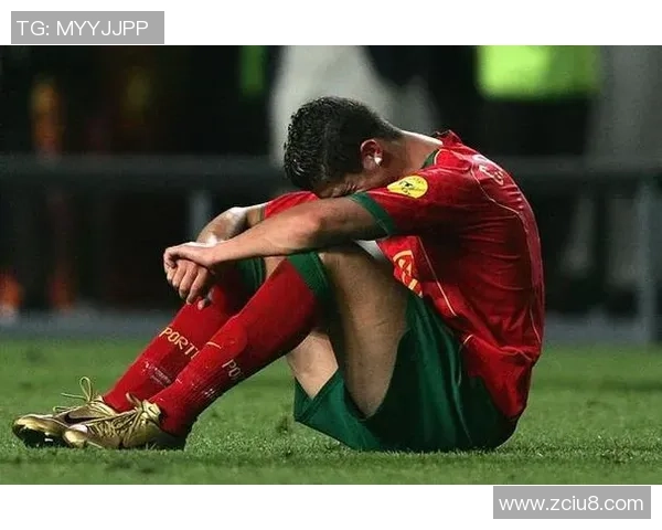 雪花纷飞中C罗的足球传奇之路与不屈精神的完美结合 雪花纷飞中C罗的足球传奇之路与不屈精神的完美结合